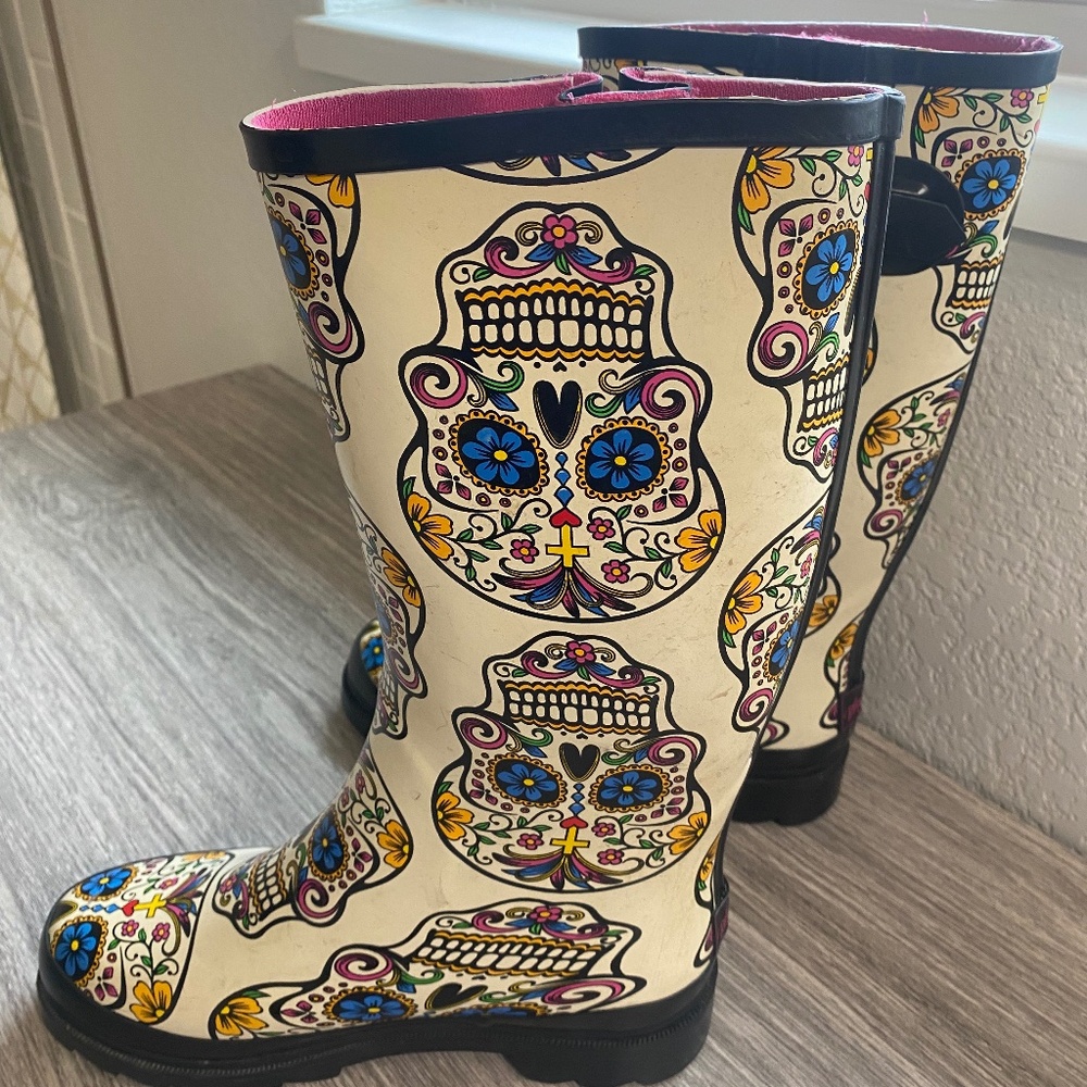 Size 6-7 Sugar Skull Rain Boots